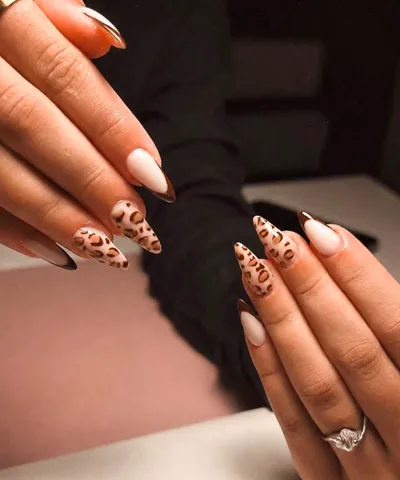 Beispiel für aufwendiges Nageldesign bei RONÉA Studio